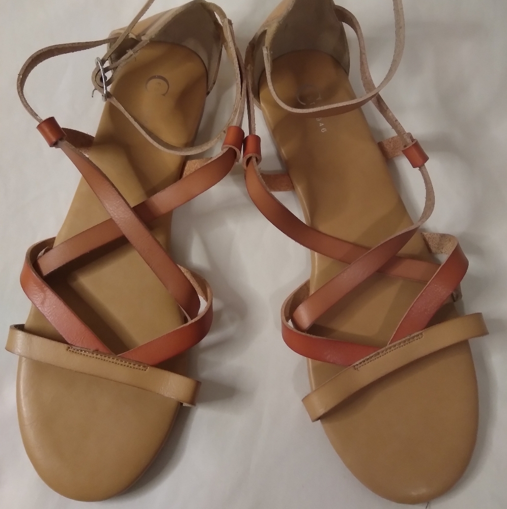 Cest. 1946 strappy two tone sandles size 10M.